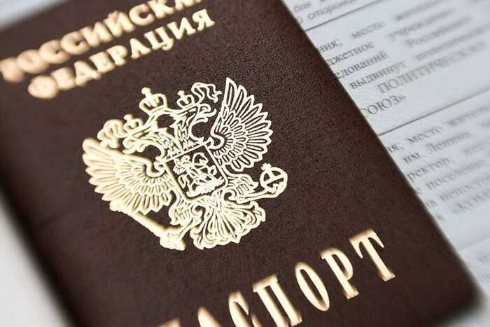 Следователи проверяют законность натурализации семей, чьи дети оскорбили Георгиевскую ленту