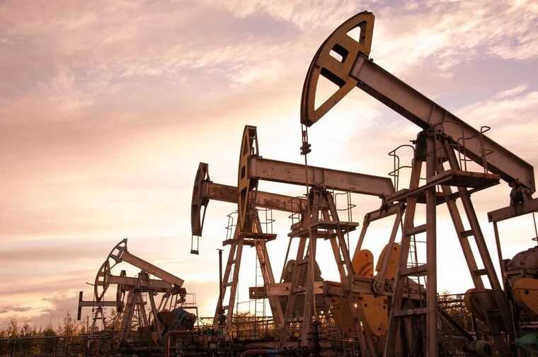Минфин Великобритании объявило о снижении потолка цен на российскую нефть в согласии с ЕС